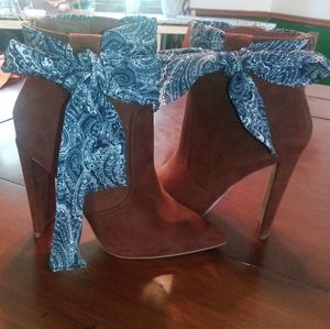 Women's scarf boots